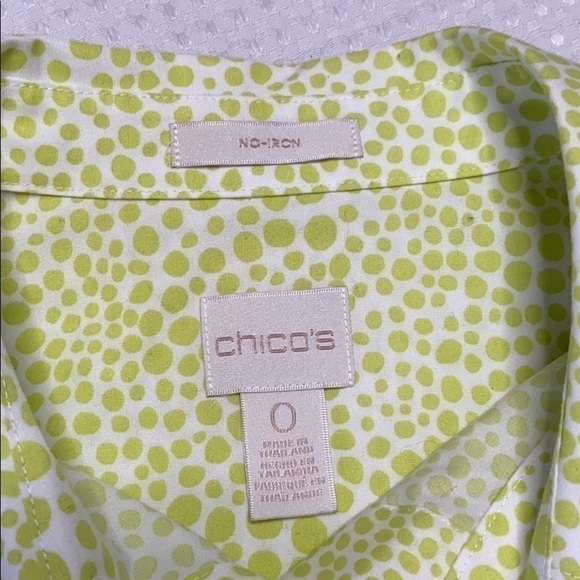 𝅺CHICO’S No-Iron Button Front Shirt Size 0 - Picture 6 of 8